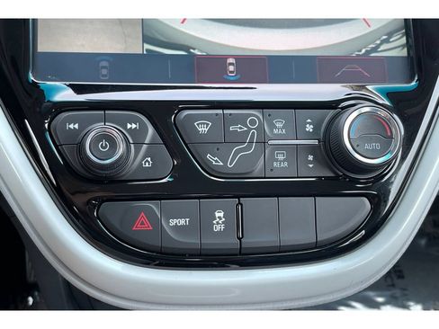 Used 2017 Chevrolet Bolt Premier w/ Driver Confidence II Package FWD image 27