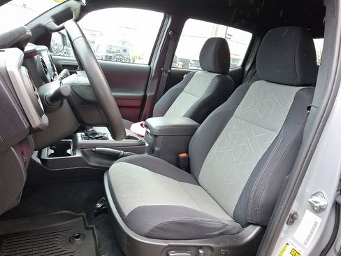 Used 2021 Toyota Tacoma TRD Sport image 15