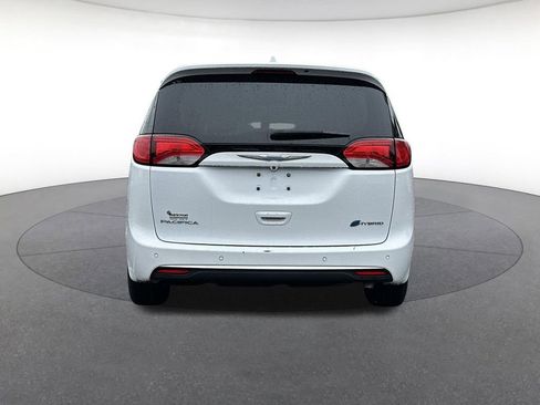Certified 2018 Chrysler Pacifica Touring-L FWD image 4