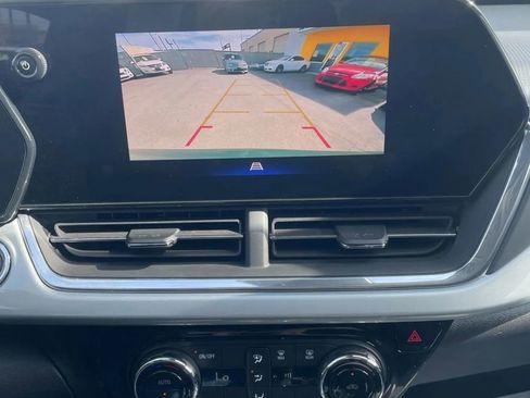 Used 2025 Chevrolet Trax LT image 11