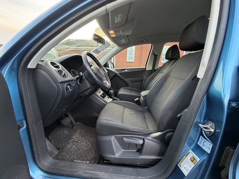 Used 2017 Volkswagen Tiguan Limited FWD image 12
