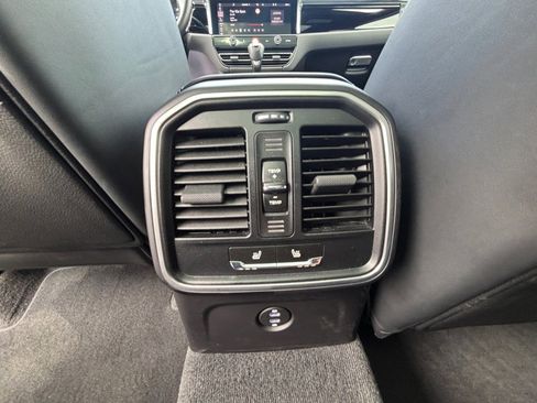 Certified 2024 Porsche Macan image 21