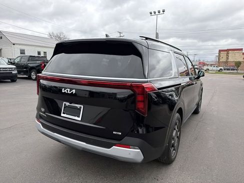 Used 2025 Kia Carnival EX FWD image 3