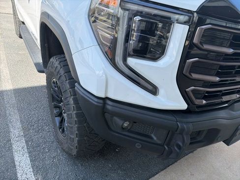 Used 2023 GMC Sierra 1500 AT4X image 10