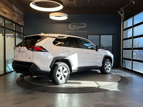 Used 2021 Toyota RAV4 LE AWD/4WD image 3