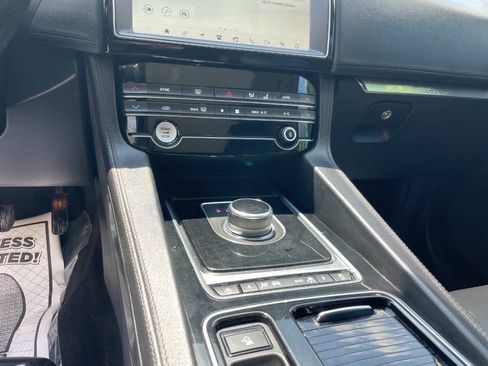 Used 2020 Jaguar F-PACE Prestige AWD/4WD image 15