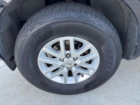 Used 2015 Nissan Frontier SV w/ SV Value Truck Package RWD image 12