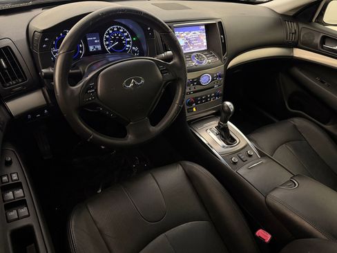 Used 2013 INFINITI G37 x w/ Premium Pkg image 4