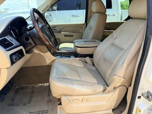 Used 2011 Cadillac Escalade Premium RWD image 10