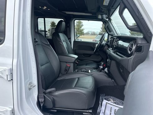 Used 2023 Jeep Wrangler Altitude image 27