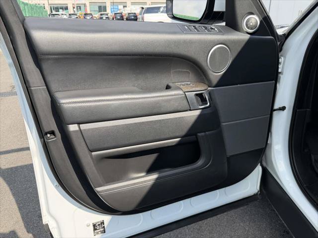 Used 2016 Land Rover Range Rover Sport SE AWD/4WD image 18