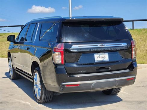 Used 2024 Chevrolet Suburban High Country w/ Advanced Technology Package image 8