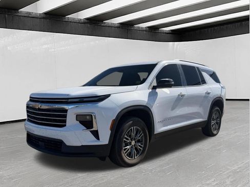 Used 2025 Chevrolet Traverse LT AWD/4WD image 2