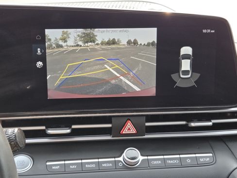 Used 2022 Hyundai Elantra Limited FWD image 14