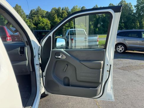 Used 2019 Nissan Frontier S RWD image 12