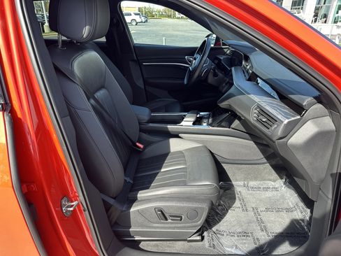 Used 2022 Audi e-tron Premium w/ Convenience Plus Package image 33