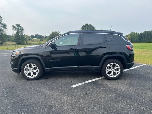 Used 2024 Jeep Compass Latitude AWD/4WD image 9