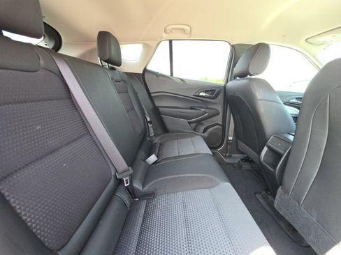 Used 2024 Chevrolet Trax LT w/ LT Convenience Package FWD image 13