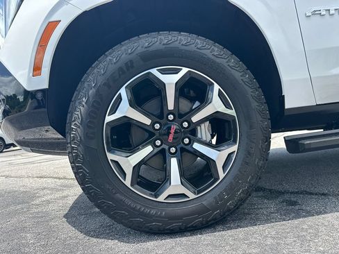 New 2026 GMC Yukon AT4 w/ AT4 Premium Plus Package AWD/4WD image 12