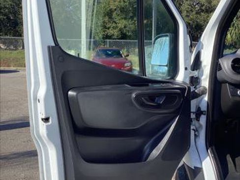Used 2022 Mercedes-Benz Sprinter 1500 image 12