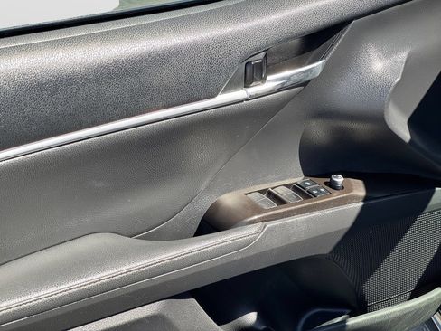 Used 2022 Toyota Camry XSE FWD image 10