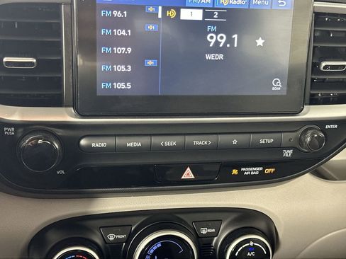 Used 2020 Hyundai Venue SEL FWD image 18