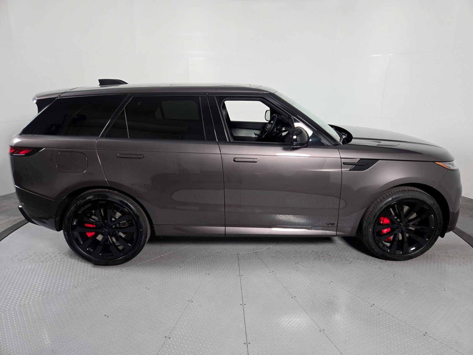 New 2027 Land Rover Range Rover Sport Dynamic SE AWD/4WD image 6
