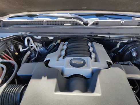 Used 2019 Cadillac Escalade Premium Luxury image 26