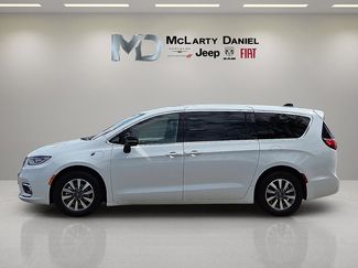 Used 2024 Chrysler Pacifica Limited FWD video 3