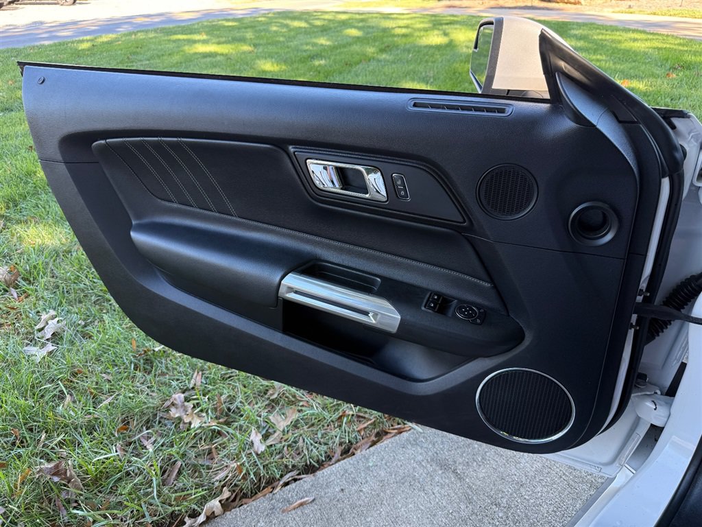 Used 2017 Ford Mustang GT Premium RWD image 42