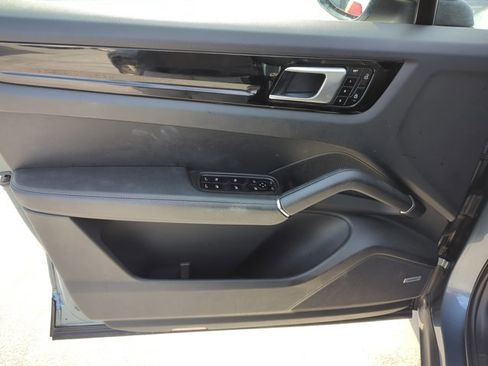 Used 2019 Porsche Cayenne S image 10