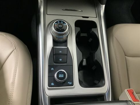 Used 2024 Ford Explorer XLT w/ Equipment Group 202A image 39