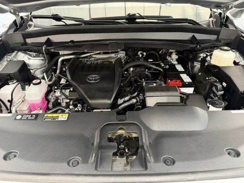 Used 2025 Toyota Grand Highlander AWD image 9