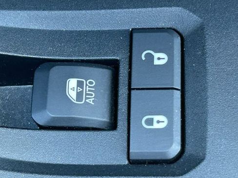 Used 2023 Jeep Grand Cherokee Laredo AWD/4WD image 35