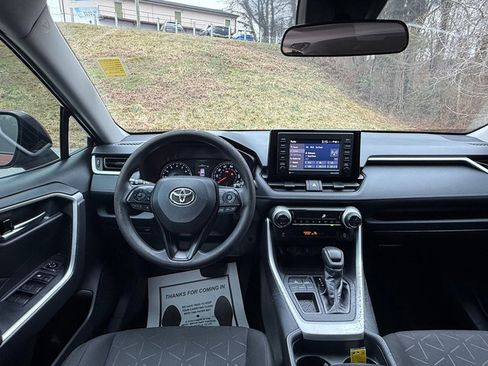 Used 2020 Toyota RAV4 XLE image 10