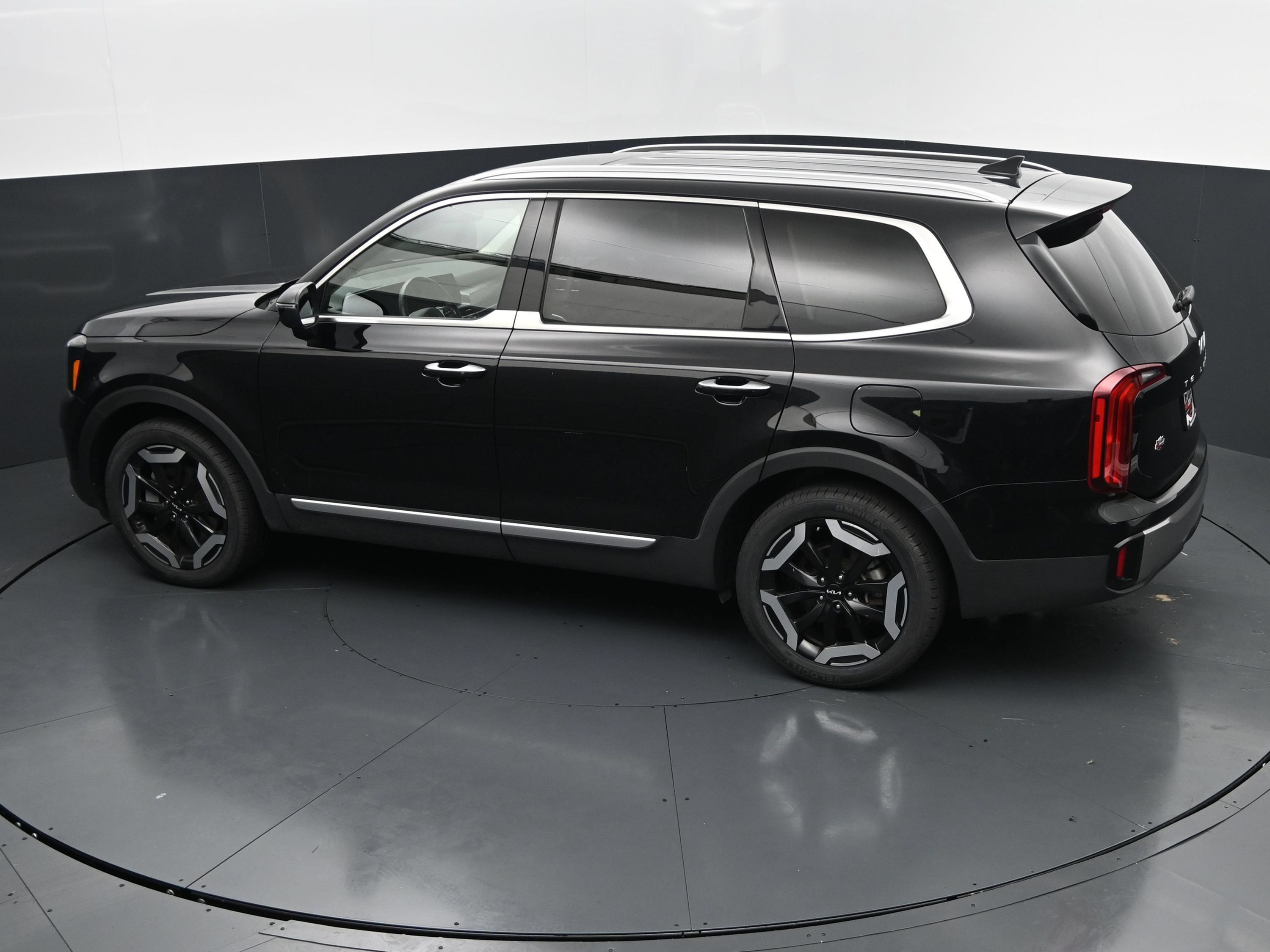 Used 2025 Kia Telluride S FWD image 29