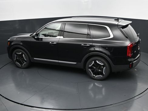 Used 2025 Kia Telluride S FWD image 29