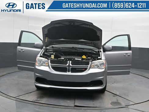 Used 2016 Dodge Grand Caravan SE image 60