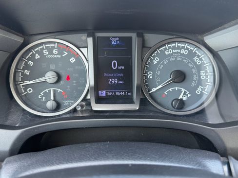 Used 2020 Toyota Tacoma TRD Off-Road w/ Blackout Package AWD/4WD image 28