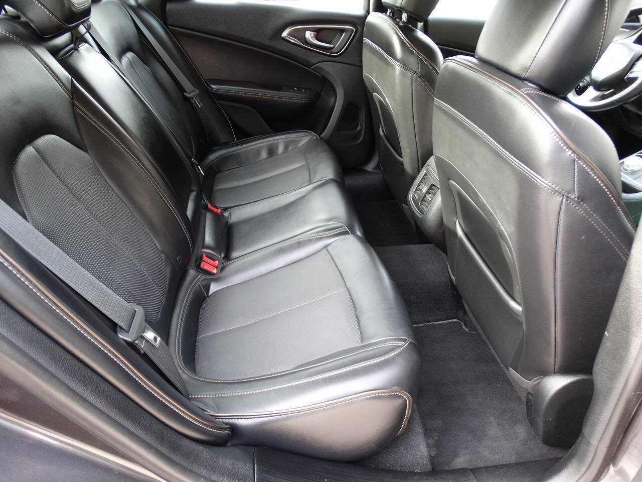 Used 2015 Chrysler 200 C w/ Safetytec Group FWD image 37