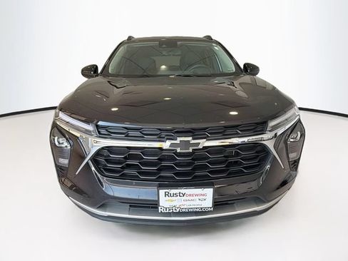 Used 2024 Chevrolet Trax LT w/ Driver Confidence Package FWD image 2