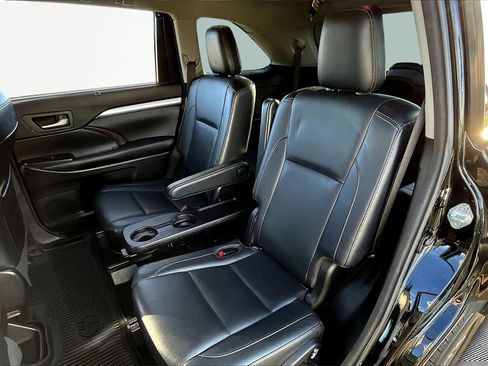 Used 2018 Toyota Highlander XLE image 26