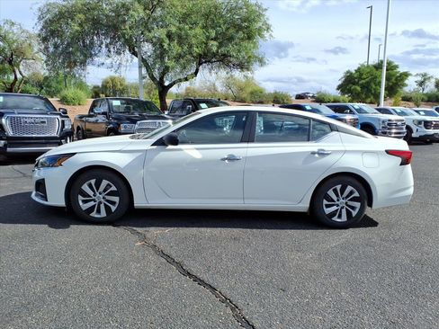 Used 2024 Nissan Altima 2.5 S image 8