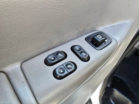 Used 2002 Ford E-250 and Econoline 250 E-250 image 17