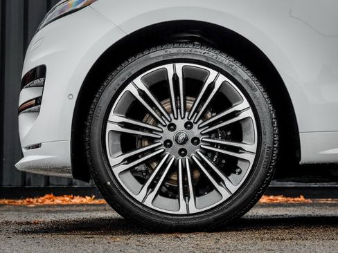 New 2025 Land Rover Range Rover Sport Dynamic SE image 4