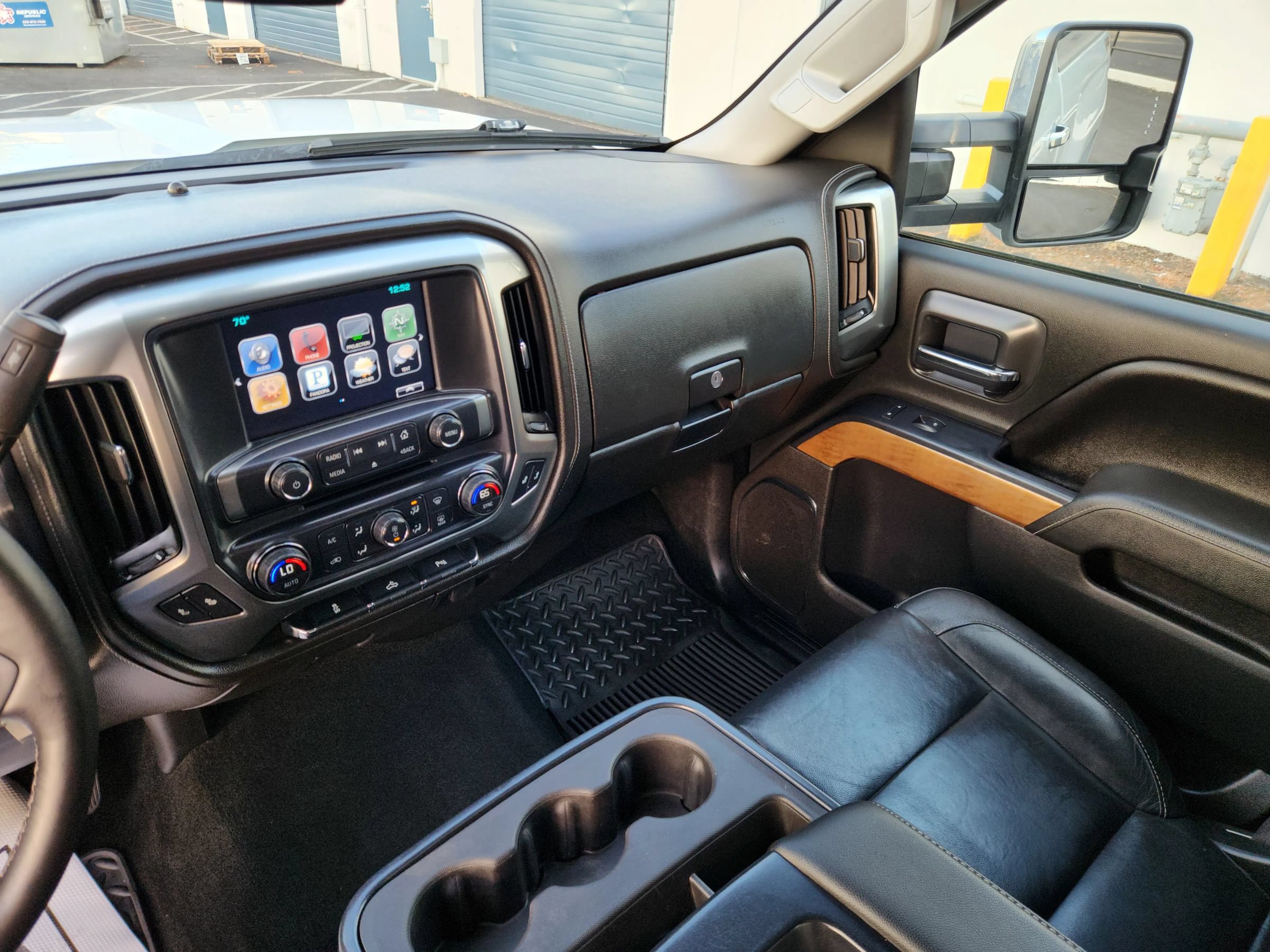 Used 2016 Chevrolet Silverado 2500 LTZ AWD/4WD image 12