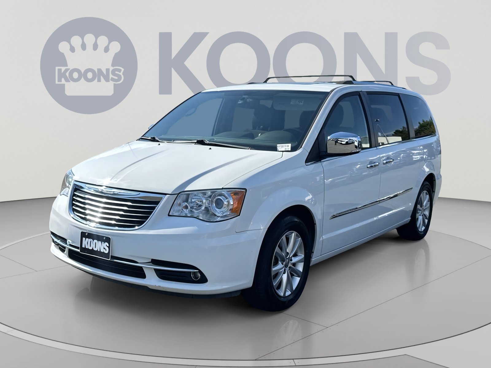 Used 2016 Chrysler Town & Country Limited Platinum FWD image 5