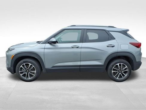 Used 2025 Chevrolet TrailBlazer LT AWD/4WD image 3