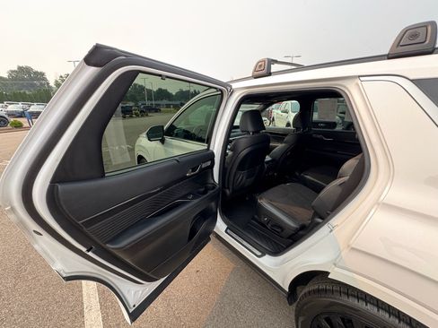 Used 2025 Hyundai Palisade Calligraphy AWD/4WD image 17