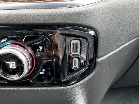 Used 2024 GMC Sierra 1500 Elevation w/ Elevation Premium Package AWD/4WD image 18